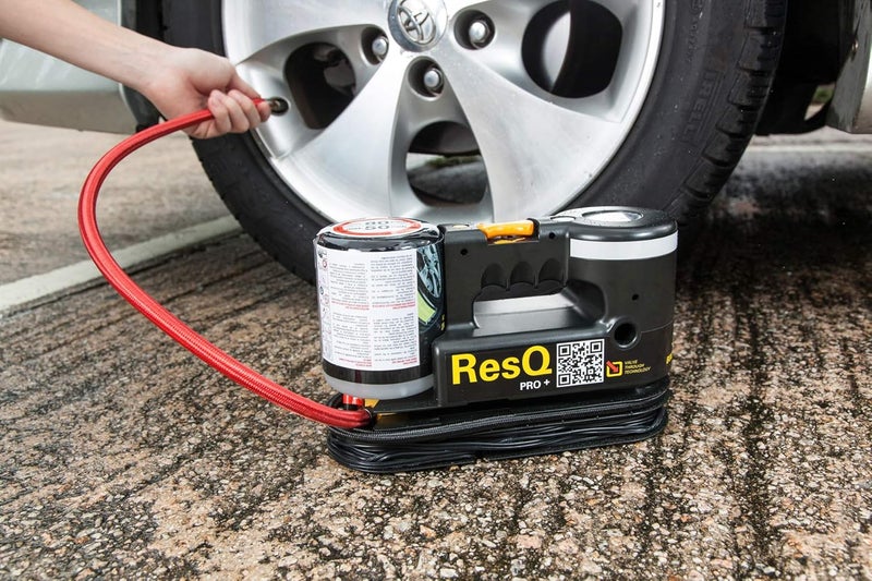 AIRMAN طقم إصلاح الإطارات ResQ Pro+ – ضاغط 12 فولت مع ضوء LED ومانع تسرب صديق للبيئة – مضخة هواء محمولة للطوارئ للإطارات المسطحة للسيارات، SUVs والفانات – تشمل حقيبة ومحولات - Image 5